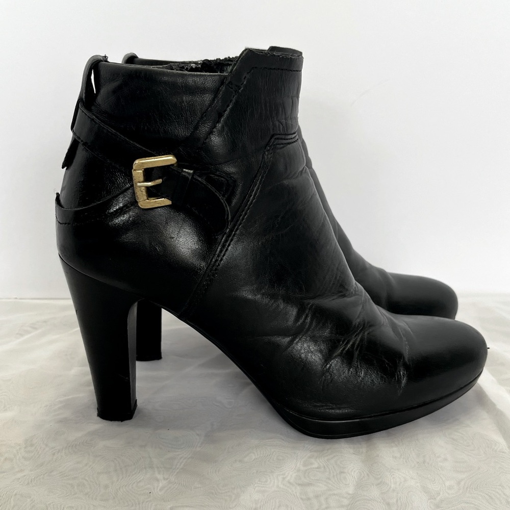 Cafe Noir Italy Leather Stacked Heel Zip Up Booties Buckle Detail Sz 38 Black